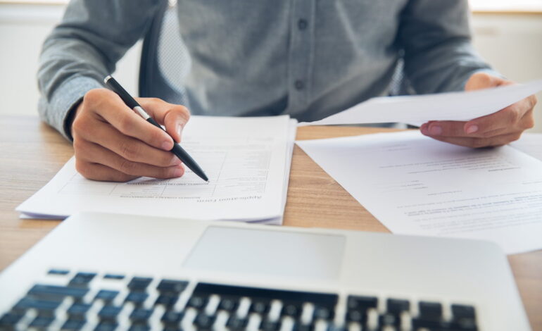 ¿Qué tipo de contrato necesitas al alquilar un despacho? Guía legal rápida para profesionales