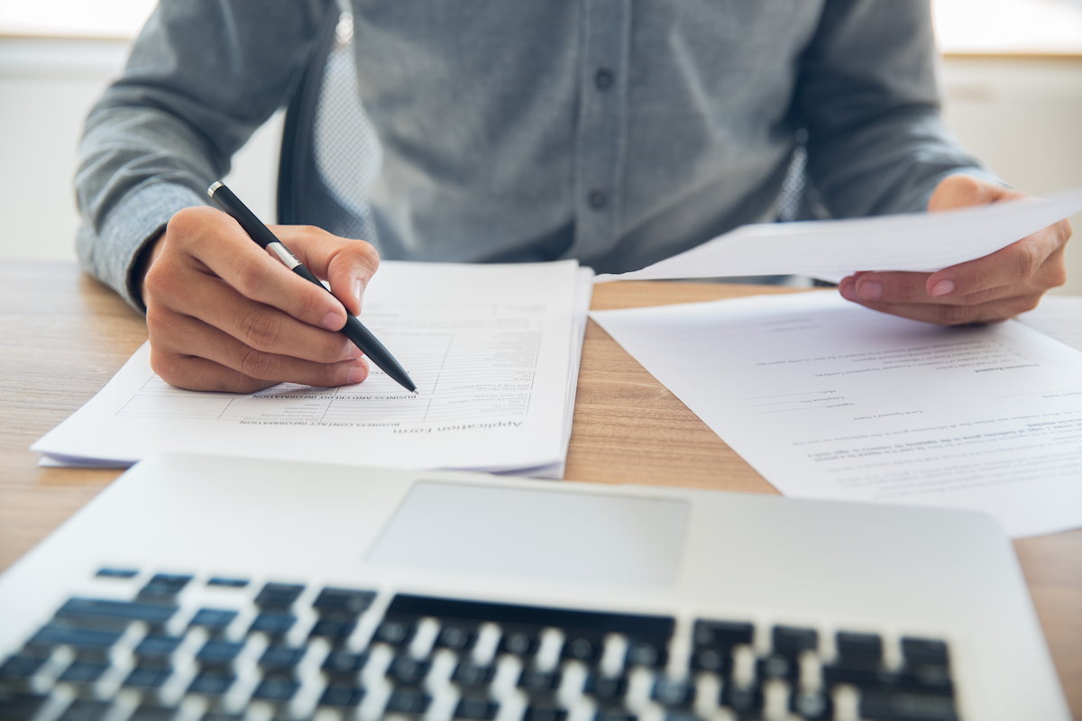 ¿Qué tipo de contrato necesitas al alquilar un despacho? Guía legal rápida para profesionales